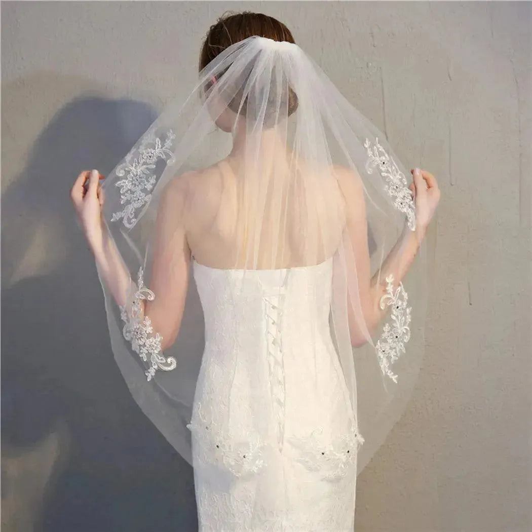 Crystal Bride Wedding Lace Appliqued Bridal Veils 1 Tier Short Hip Length Veil Soft Tulle Hair Accessories for Women