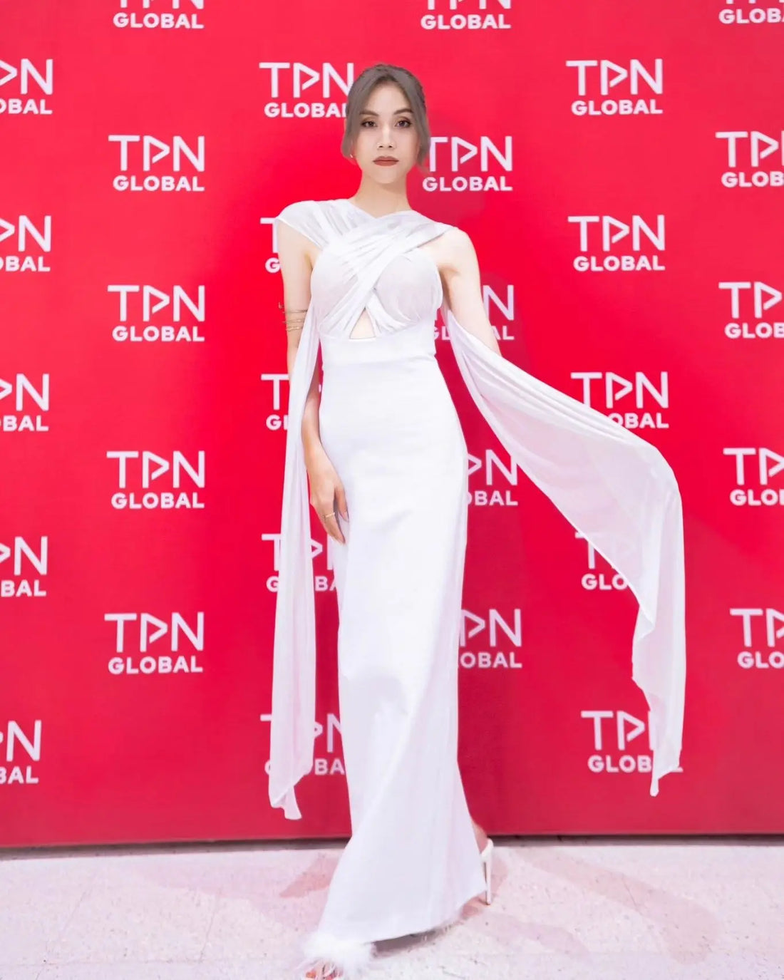 Black White Color Women Sexy Halter Off the Shoulder Sexy Mesh Long Dress Celebrate Evening Party Red Carpet Dress Wholesale