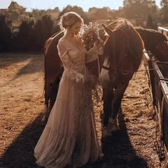 Vintage country western bröllopsklänningar en linje spets flare ärmar zigenare slående boho brudklänningar hippie stil mantel de mariée