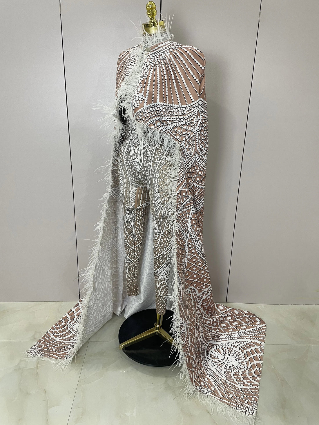 Luxury Feathers Cloak White Printing Sexy Sheath Jumpsuit Women Evening Party Bar Nightclub Singer Stage Performance Costume