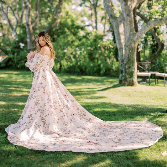 Blomstertrykk lang biskop erme brudekjole høy splittet kapell tog ruched sommerfugl elegant eventyrprinsesse brudekjole