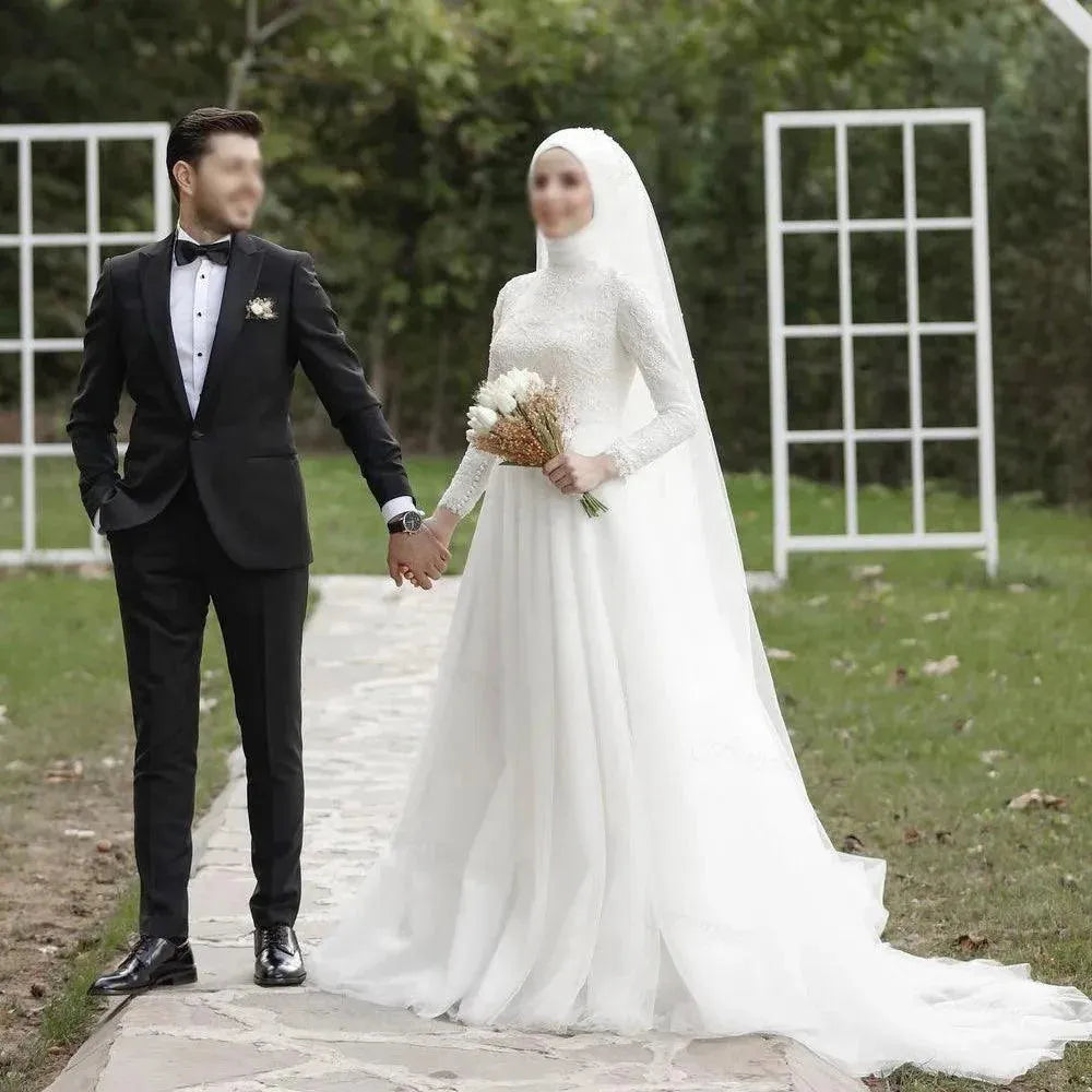 Elegant A-Line Muslim Wedding Dresses for Bride Long Sleeve High Neck Arabic Dubai Bridal Gowns with Hijab Veil Robe De Mariage White