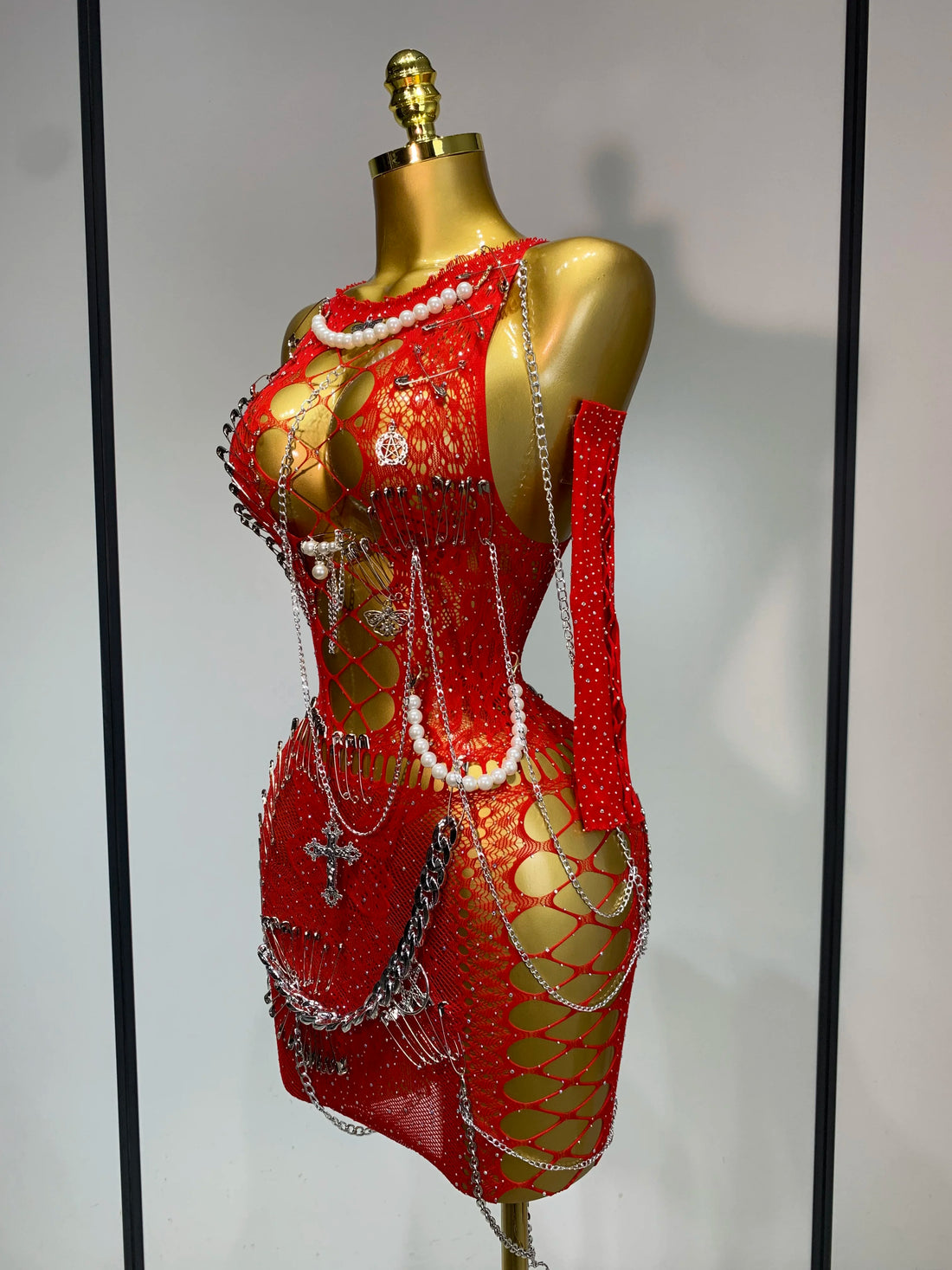 Women Sexy Hollow Out Pearl Chain Bodycon Dress Sleeveless High Stretchy Mini Dress Evening Party Nightclub Singer Stage Outfit