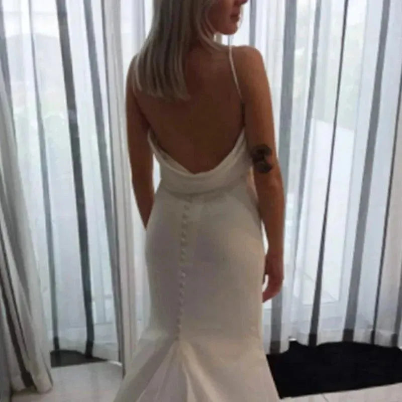 Sexy Mermaid Wedding Dress V-Neck Open Back Boho Wedding Gown Simple Plain Long Train Buttons Beach Bridal Dress Robe De Mariee Ivory