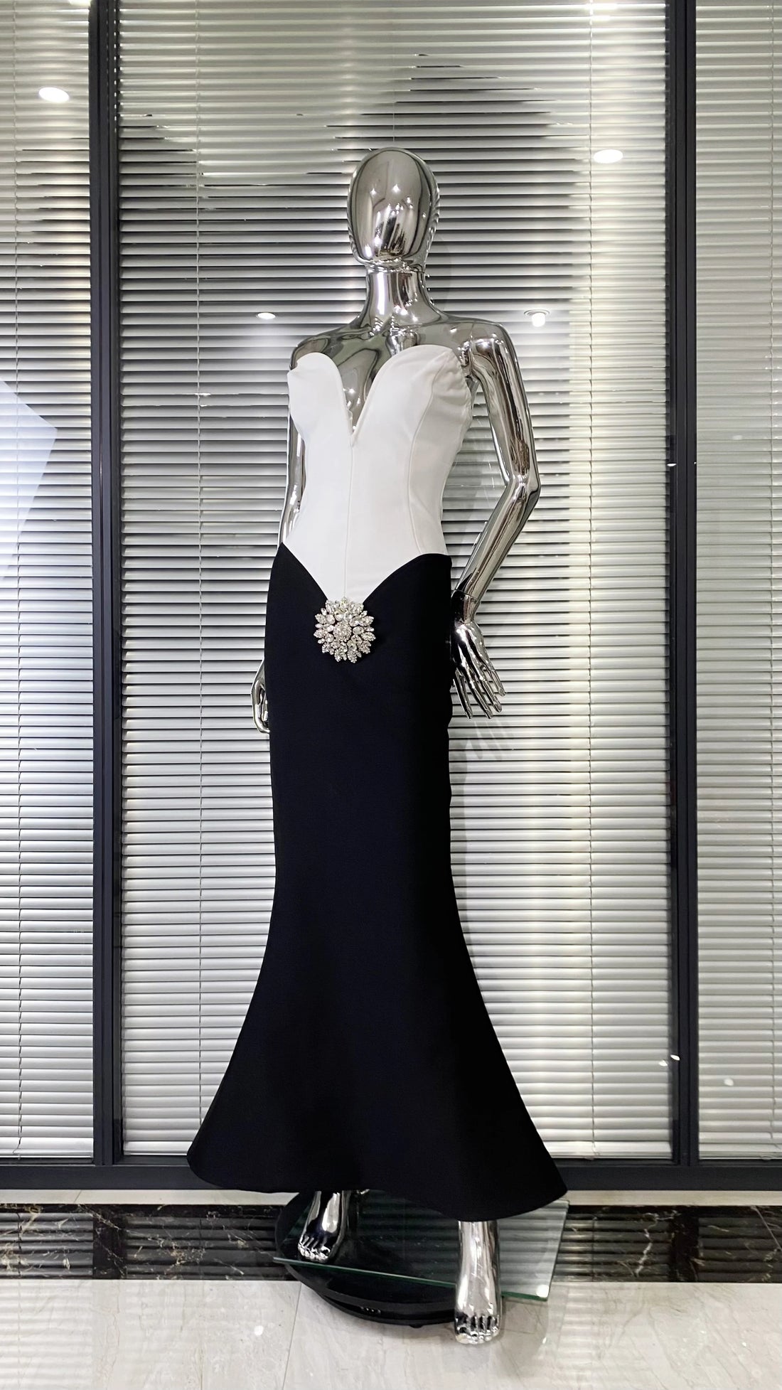 Women Sexy Strapless Shinning Crystal Bodycon Long Bandage Dress Elegant Evening Party Celebrate Fashion Outfit