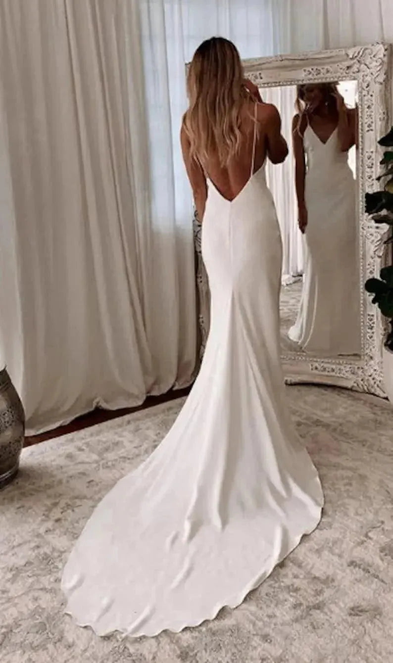 Modern Simple Satin Wedding Dress V-neck Spaghetti Straps Backless Formal Pleat Bridal Growns vestido de noiva Sweep Train White Satin