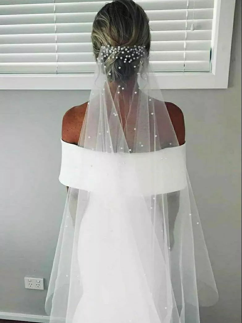 Topqueen Elegant Pearls Bridal Veil pehmeä 1 -tason helmillä varustettu hääverho morsiamen yksinkertaiset katedraalin pituudet verhot ja kampa V180