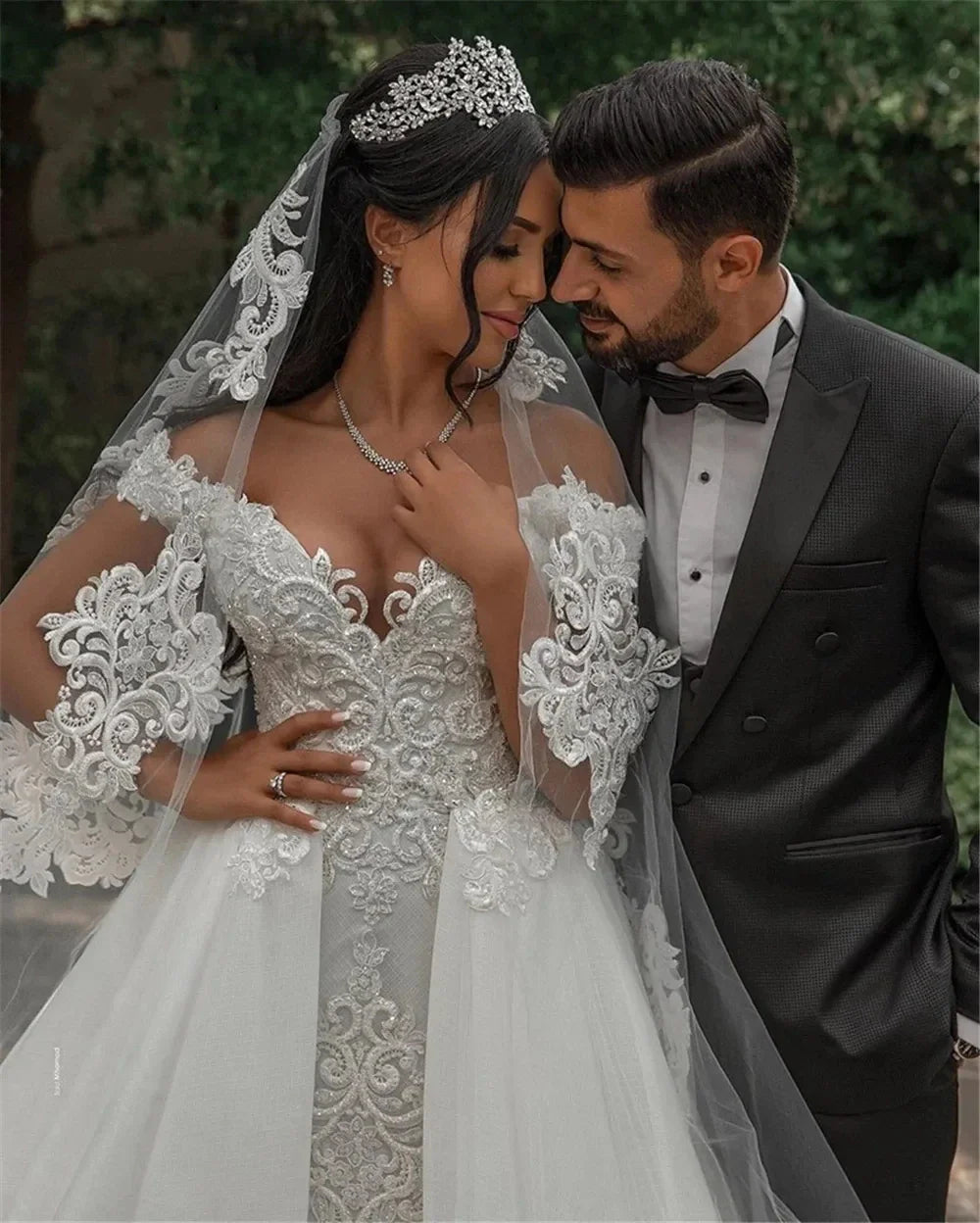 Brautkleider Vestido De Noiva Ballkleid V-Ausschnitt Tüll Spitze Kristall Perlen Elegantes Hochzeitskleid Nach Maß 