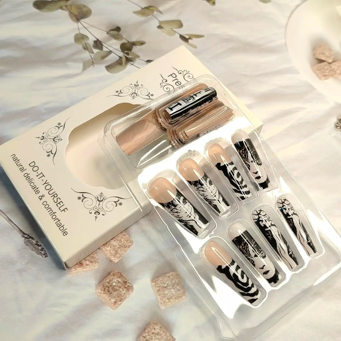 French Tips Press on Nails Long Fake Nails Black White Anime Comics Design Full Cover Punk Acrylic Artificial False Nails 24PCS