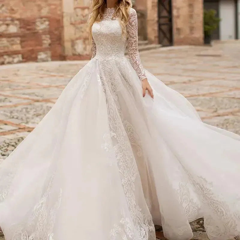 Luxury Wedding Dresses O-Neck A-Line Sexy Bridal Gowns Lace Appliques Long Sleeves Robe Vintage Vestidos De Novia Exquisite As Pictures