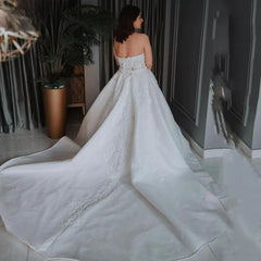 Plus Size Wedding Dresses For Woman Strapless A-Line Sleeveless Lace Appliques Bride Gown Sweep Train Vestido Custom Made