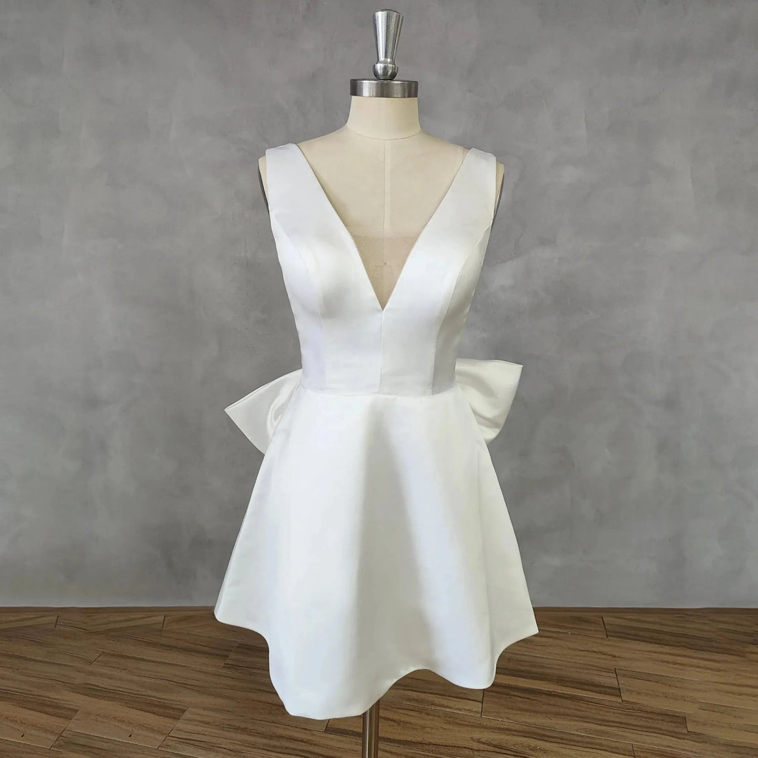 Simple Sleeveless Deep V-Neck Mini Satin Wedding Dress For Women A-Line Big Bow Backless Short Above Knee Bridal Gown Ivory Satin Short Wedding Dress