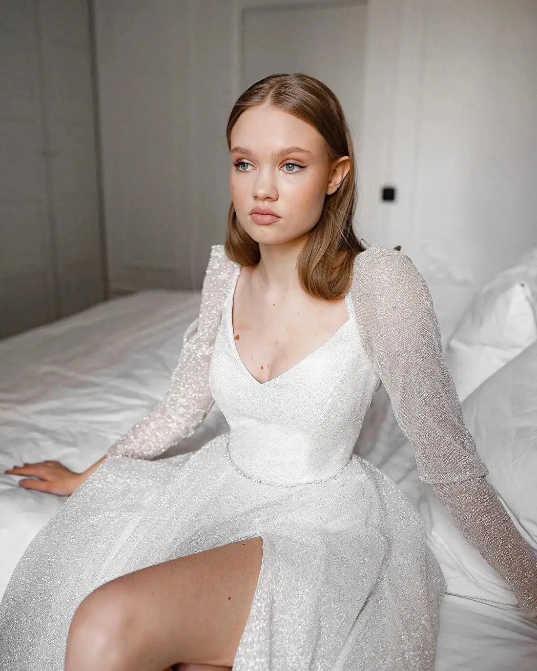 Stunning V-neck Full Sleeves Wedding Dresses Beaded Belt Side Slit Formal Bridal Grown Rode De Mariee Ivory