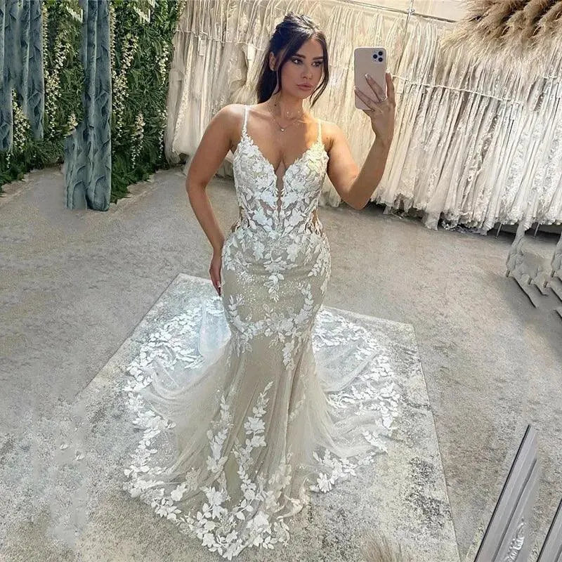 Sexy Lace Mermaid Wedding Dresses Shiny Spaghetti Straps Bridal Gowns Sweep Train Vintage Appliques Country Wedding Gowns 14W Mermaid