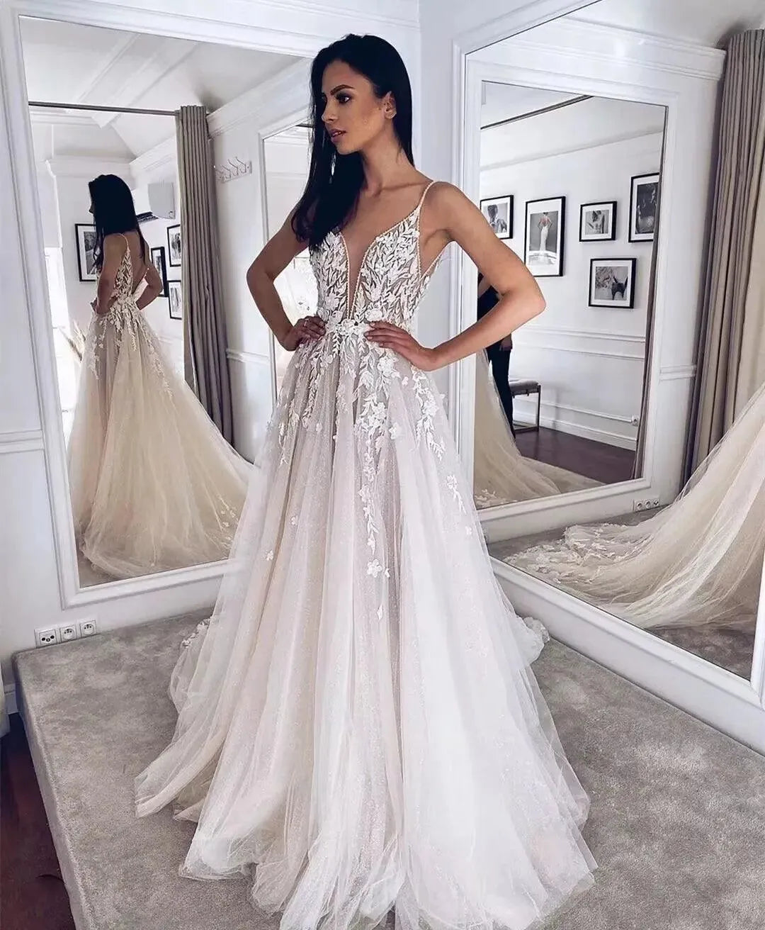 Customized Spaghetti Straps Boho Wedding Dress for Bride Deep V Neck Lace Appliques Tulle Pleat Gorgeous Bridal Gown For Women