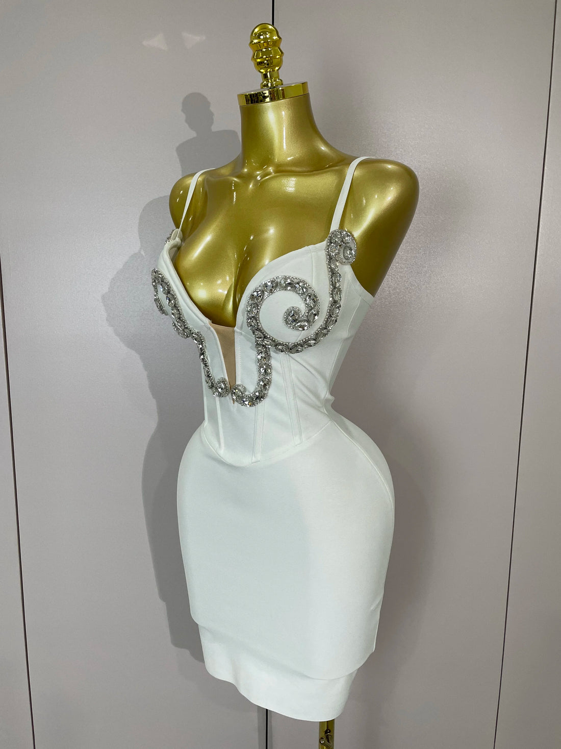 Sexy White Spaghetti Strap V Neck Crystal Sleeveless Bandage Dress Women Elegant Evening Party Cocktail Luxury Birthday Gowns