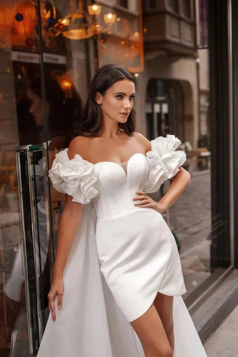 Short Mini Satin Wedding Dresses Sweetheart Open Back Sleeveless Ruffles Bride Dress Above Knee Long Train Bridal Gown Ivory Satin Short Wedding Dress