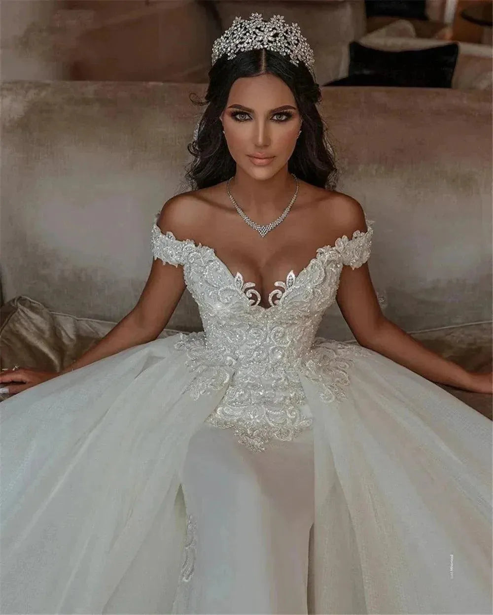 Wedding Dresses Vestido De Noiva Ball Gown V-neck Tulle Lace Crystal Beaded Elegant Wedding Gown Custom Made Beige
