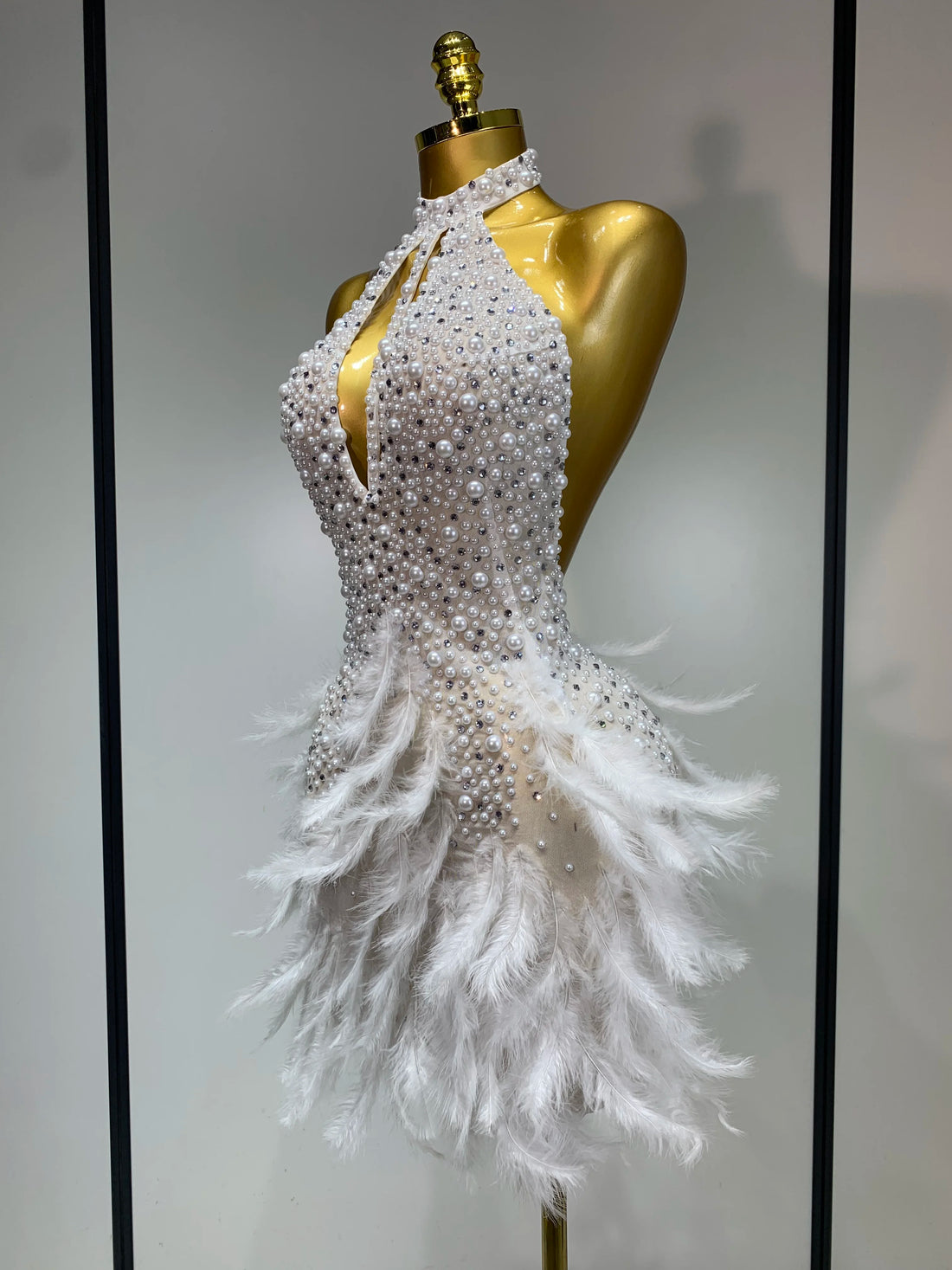 Sexy Halter Backless Feather Pearl Short Party Dress Women Luxury Rhinestone Celebrate Birthday Outfit Performance Dance Costume