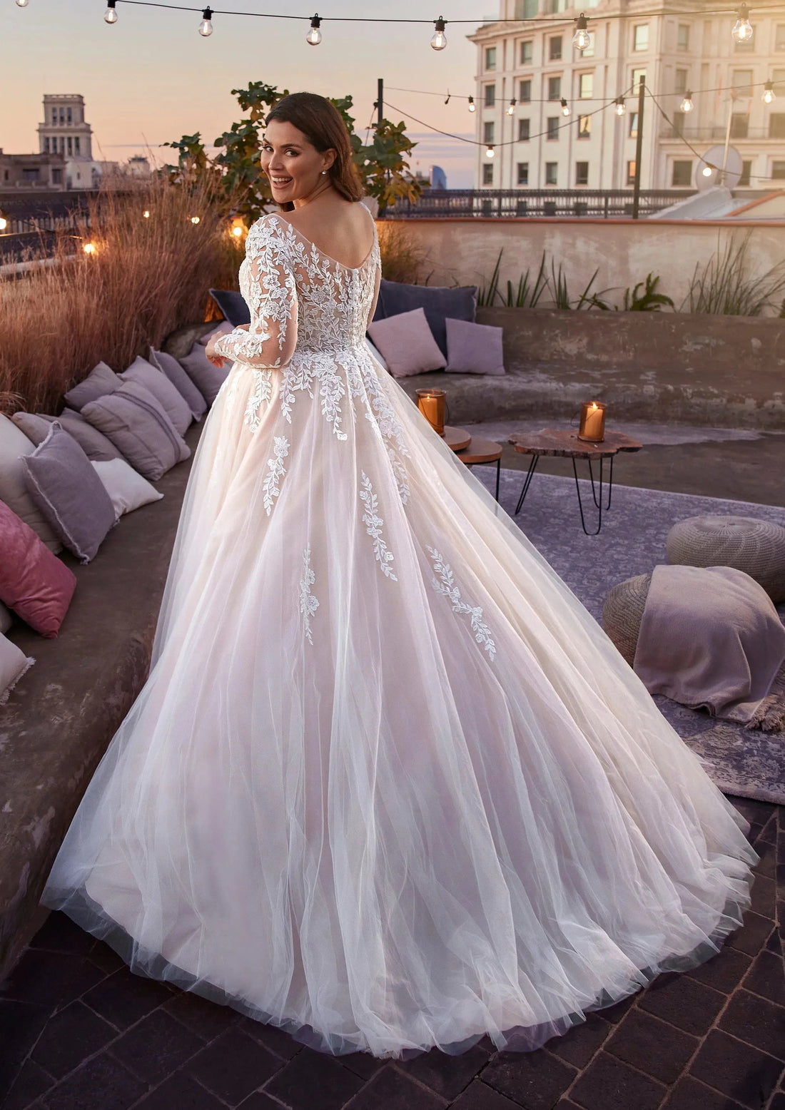 Light Champagne Wedding Dresses Plus Size Long Sleeves V-Neck Bride Gowns Lace A-Line vestidos de novia talla grande champagne Plus Size