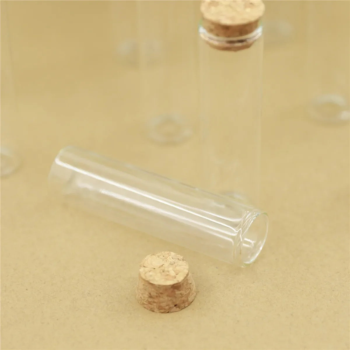 Glass Test Tube 50 PCS/Lot Glass Bottle 17*22*80mm Cork Stopper Mini -flasker Små DIY -krukker Bryllupsdekorative hetteglass