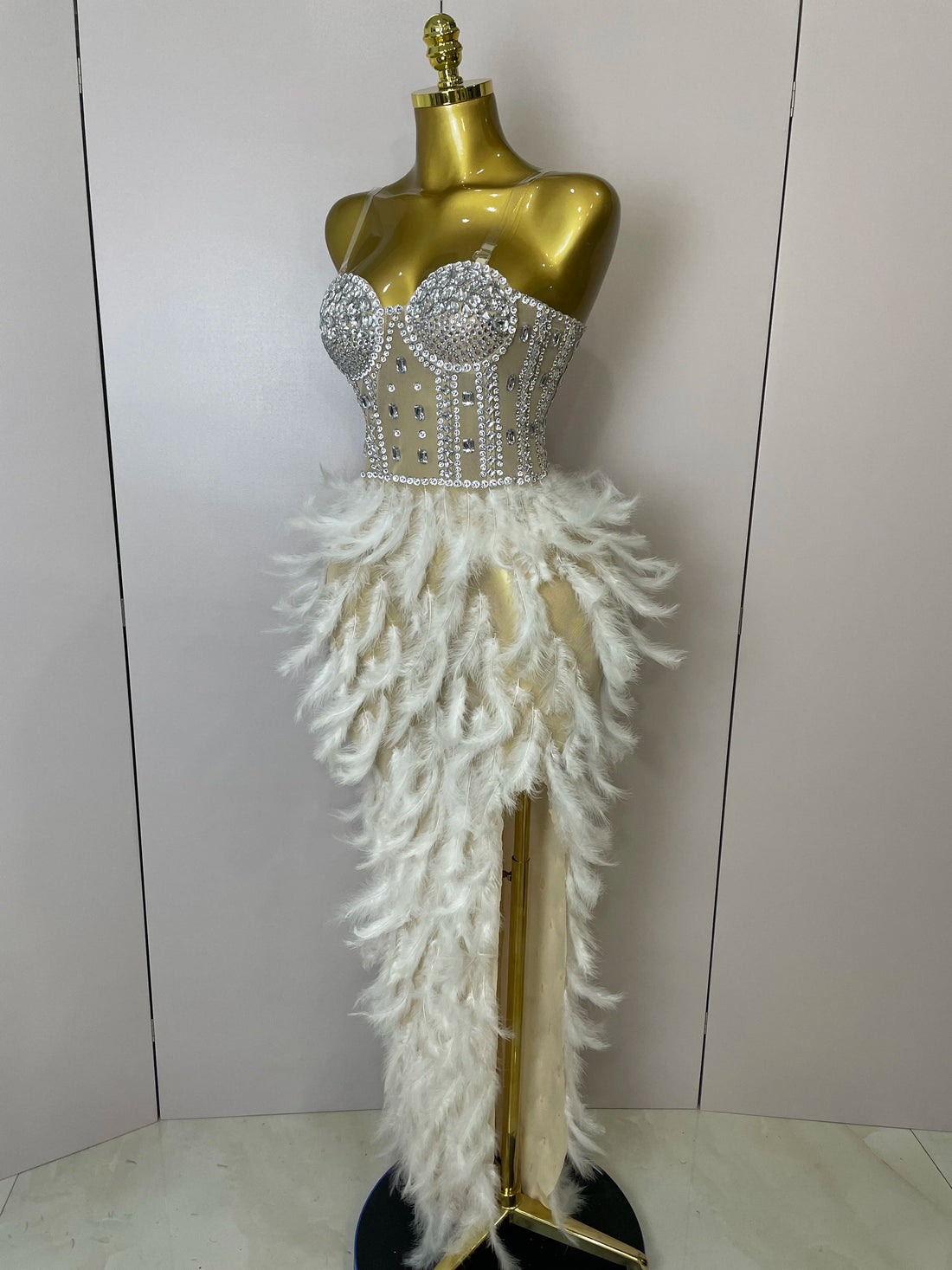 Stock 2025 Women Sexy Sparkly Rhinestone Mesh Feather Long Dress Elegant Evening Party Celebrate Birthday Performance Costume