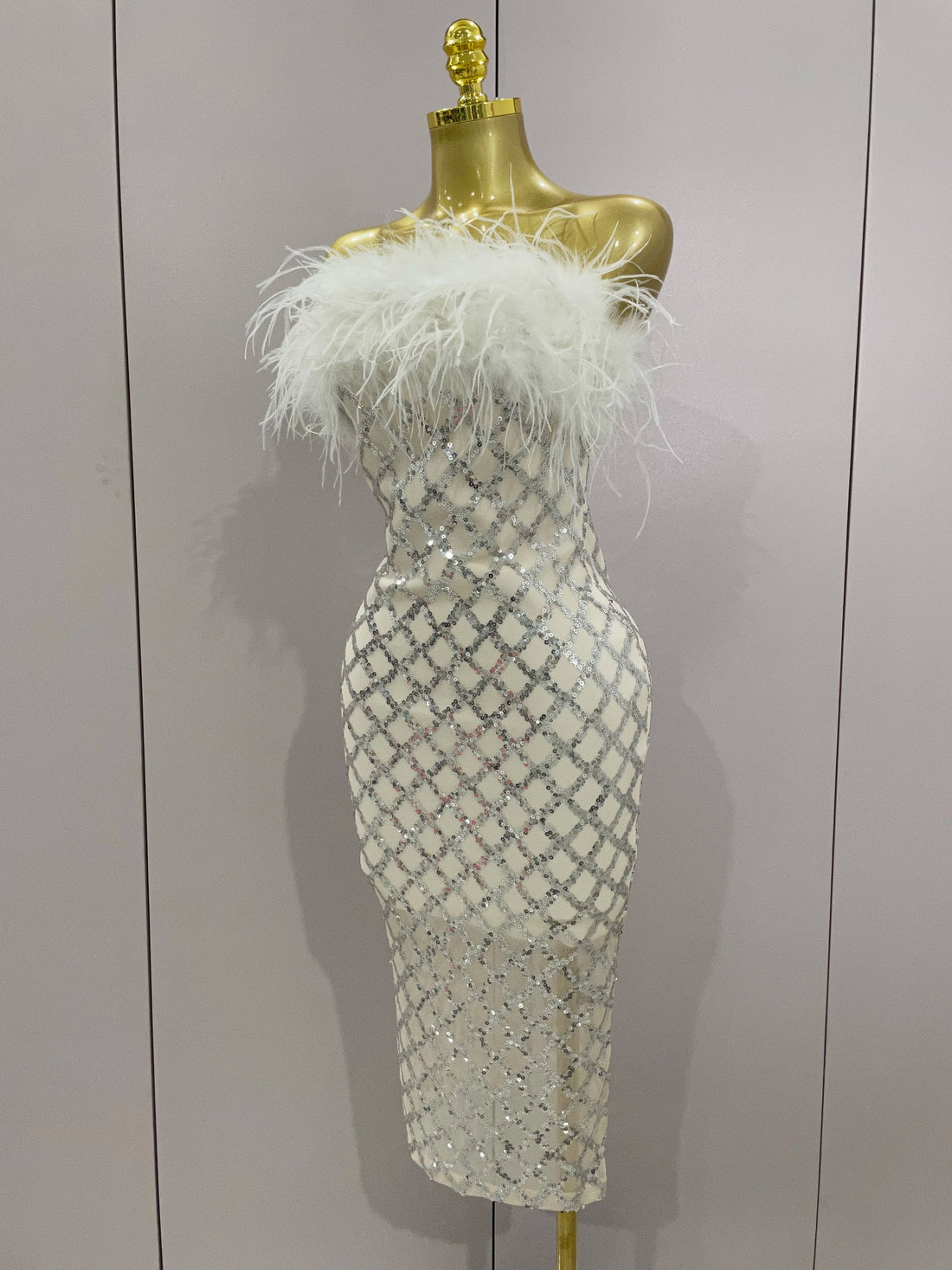 New Shinning White Feathers Sequins Straples Bodycon Dress Women Fashion Celebrate Luxury Birthday Party Cocktail Dress