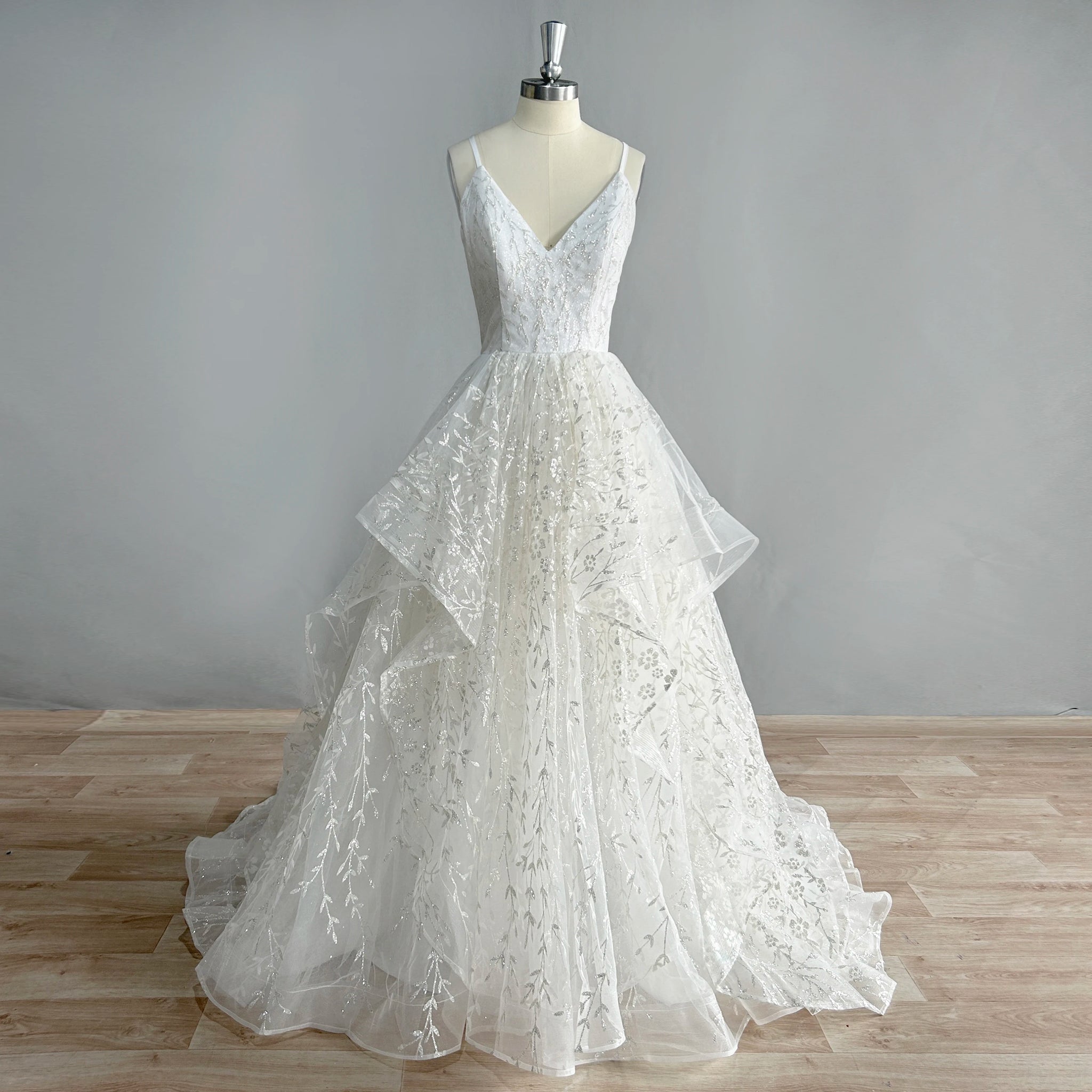 Sparkly Spaghetti Straps Princess Wedding Dress V Neck Shiny Lace Sleeveless Gorgeous Bride Gown