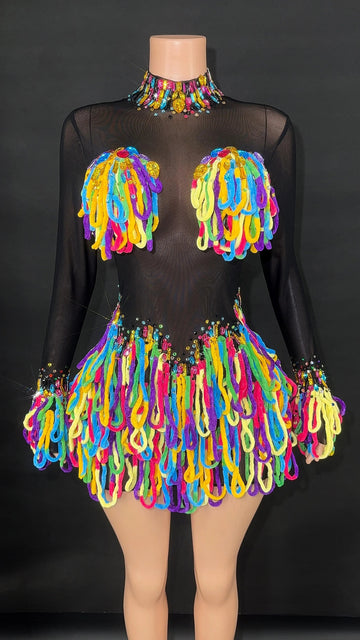 Vestido Curto em Malha Transparente com Diamantes Coloridos Brilhantes Sexy Mulheres Festa Discoteca Cantora Fantasia para Performance no Palco