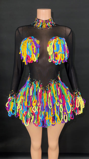 2025 Vestido Curto de Malha Transparente Esticável com Diamantes Coloridos Brilhantes Sexy Mulher Traje para Festa de Clube Noturno, Cantora e Performance no Palco