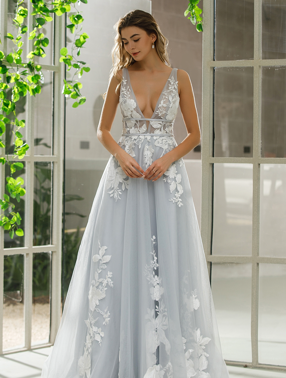 Fascinantes vestidos de novia modernos con escote en V para mujer, vestidos de novia estilo vintage con apliques de encaje, corte en A, sin espalda, sin mangas, Robe De Mariée