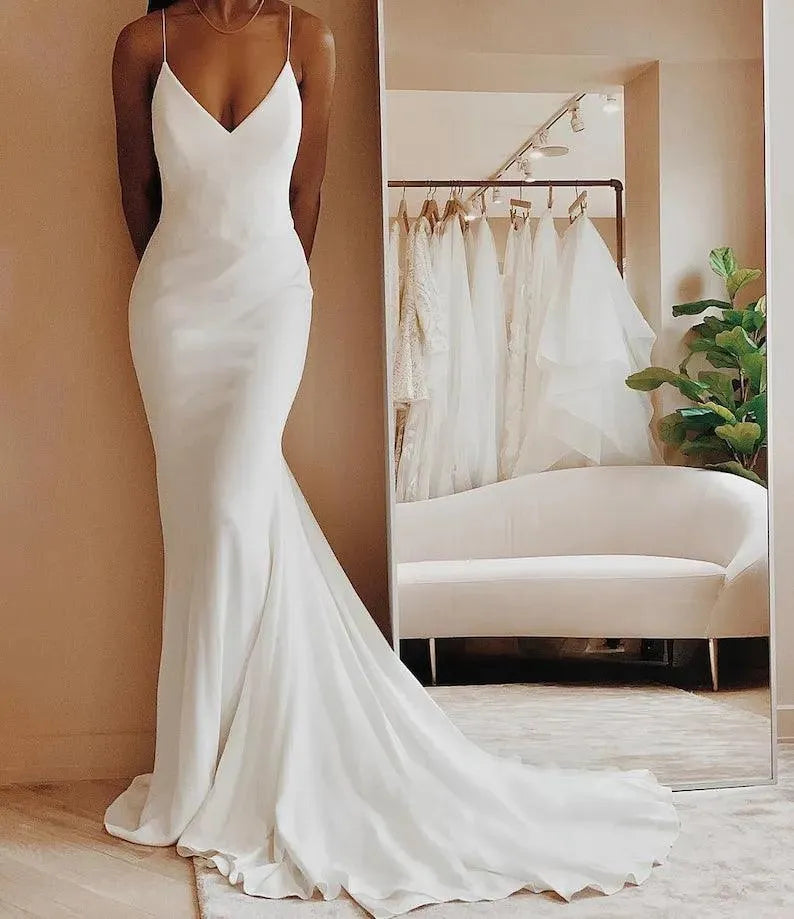 Modern Simple Satin Wedding Dress V-neck Spaghetti Straps Backless Formal Pleat Bridal Growns vestido de noiva Sweep Train White Satin