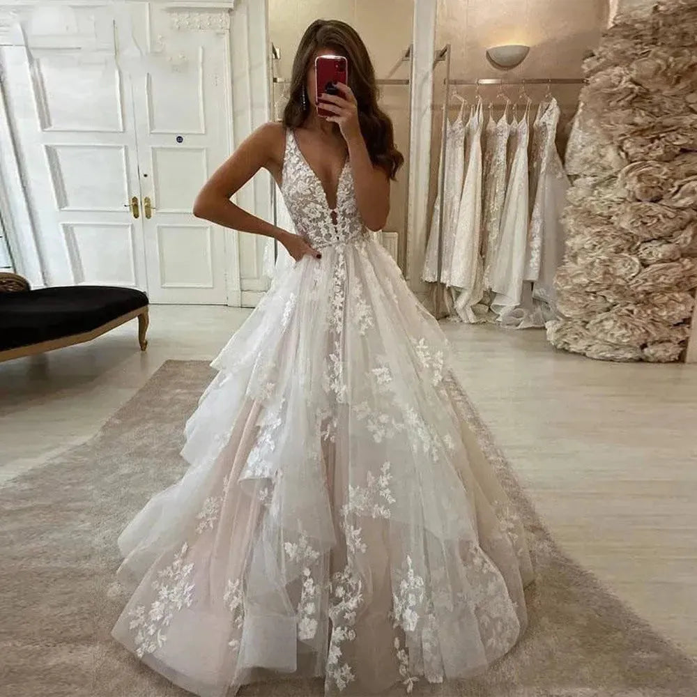 A-Line V-Neck Boho Wedding Dress Puffy Tulle Princess Bridal Dresses Plus Size Lace Appliques Backless Long Wedding Party Gowns Custom Color
