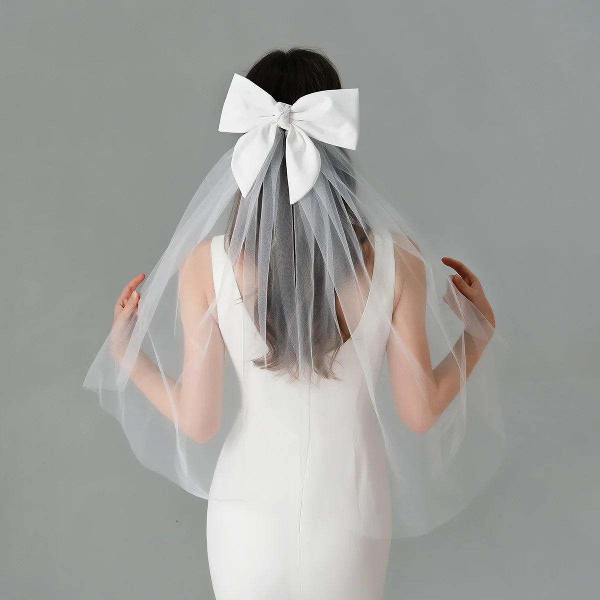 Double Layer Mesh Tulle Solid Color Women Short Wedding Veil with Clip Ribbon Edge Center Cascade Bride Headpiece Party