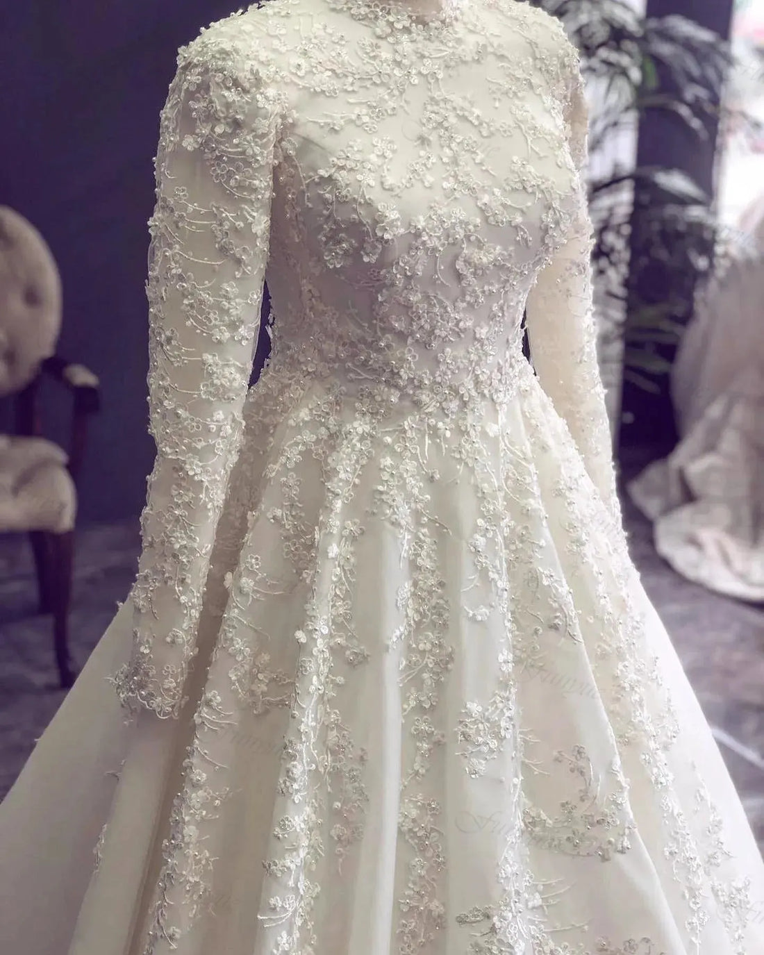 Exquisite Muslim Ball Gown Wedding Dresses Flowers Lace Dubai Arabic Long Sleeves Bridal Dress Robe De Mariée Ivory