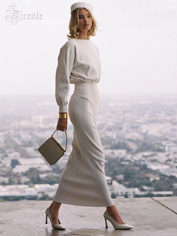 VC Elegant Soft Crewneck White Long Sleeveless Midi Dress for Office-Ready Chic Gown