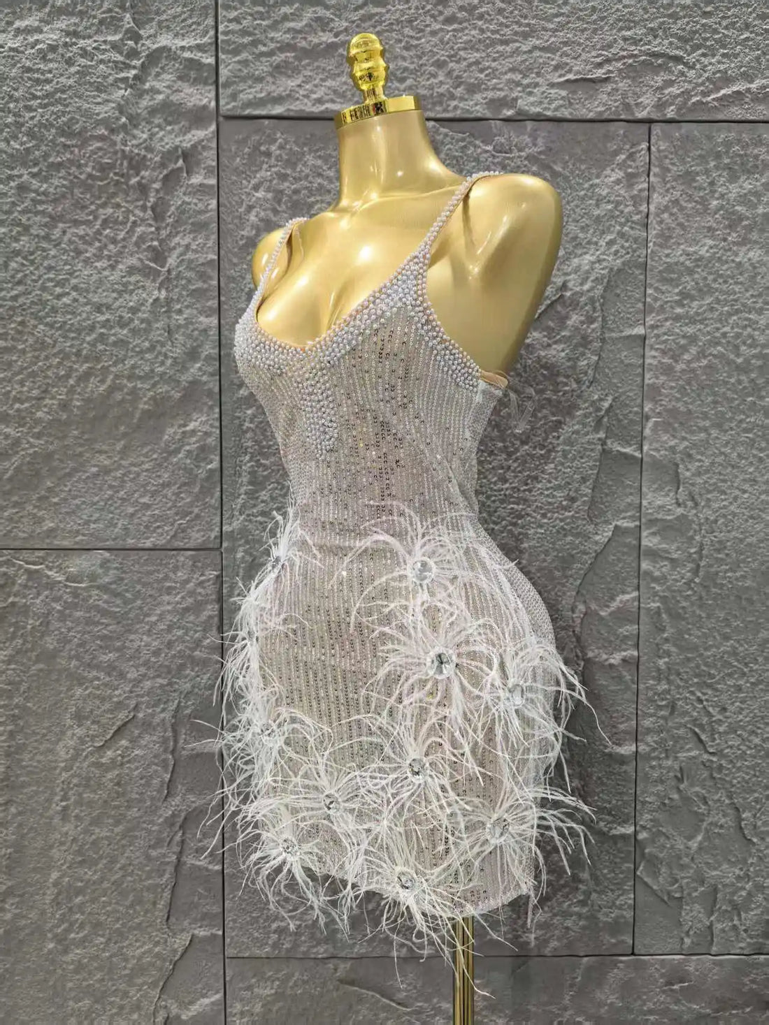 White Color Women Sleeveless Sexy V-Neck Feathers Beading Bodycon Mini Dress Celebrate Nightclub Party Bar Singer Fashion Outfit