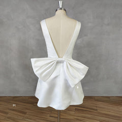 Semplice abito da sposa in raso a V Deep Deep-Neck Mini per donne A-Line Big Bow Short Short Stora da sposa del ginocchio