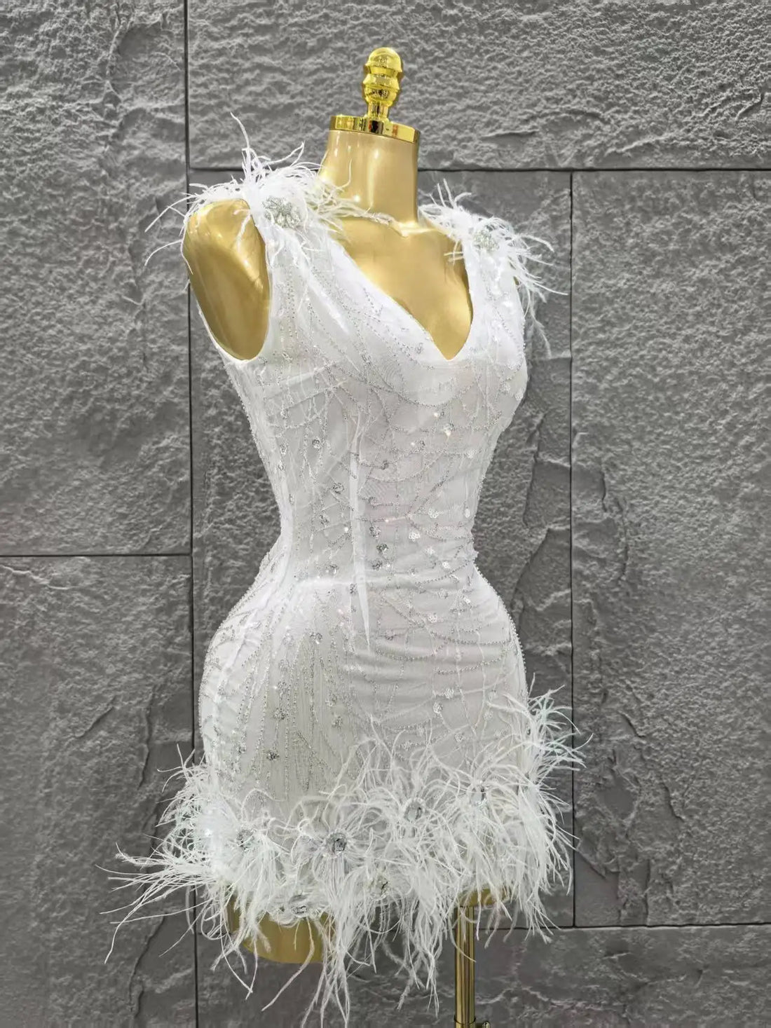 White Color Women Sleeveless Sexy V-Neck Bodycon Mini Dress Feathers Celebrate Birthday Party Cocktail Outfit Wholesale
