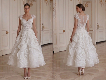 Robe de mariée longueur thé avec détails en dentelle minimalistes