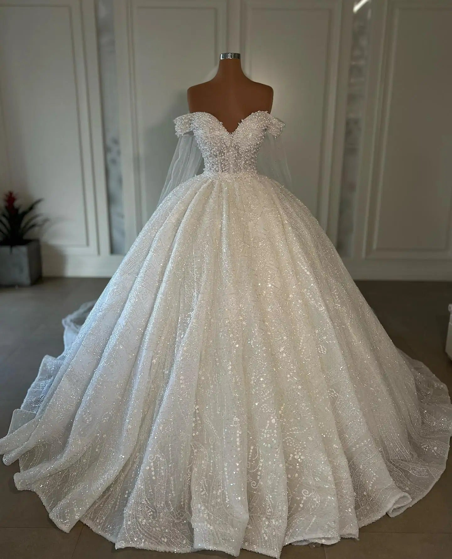 Sparkly Princess Off Shoulder Ball Gown Bride Dresses with Veil Beaded Wedding Dresses 2024 Sequins Sweetheart vestido de novia