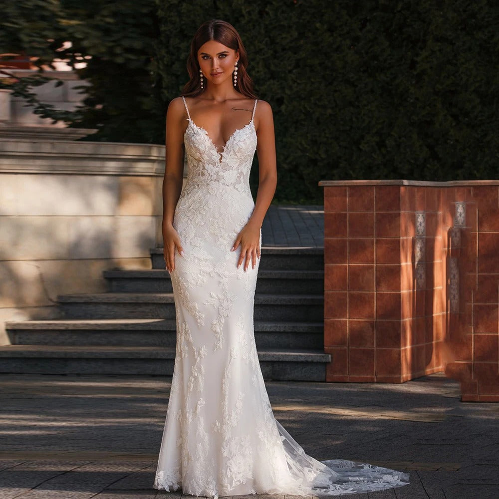 Perfekte exquisite weiße Meerjungfrau Hochzeitskleid für Frau sexy Strandspitze Spaghetti-Straps V-Ausschnitt Brautkleider Mitte gemacht