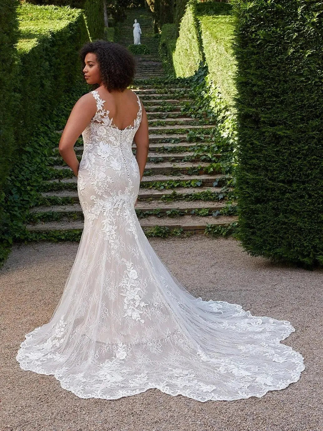 Plus Size Mermaid Lace Wedding Dress With Court Train Backless Bride Dresses With Champagne Lining Plus Size Bridal Gown All Beige
