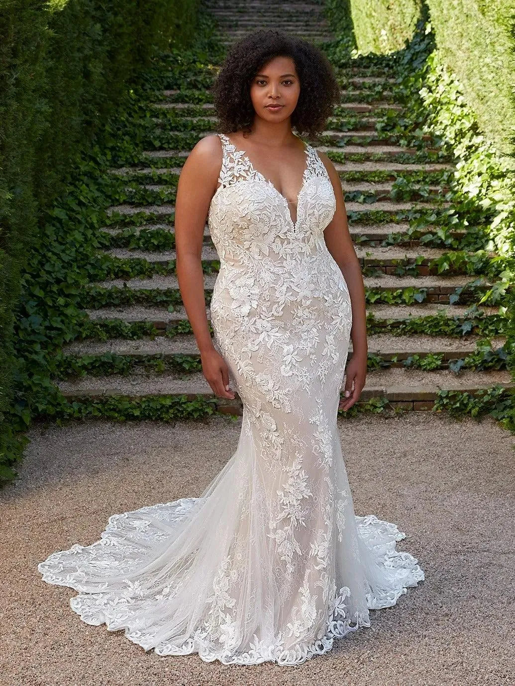 Plus Size Mermaid Lace Wedding Dress With Court Train Backless Bride Dresses With Champagne Lining Plus Size Bridal Gown All Beige