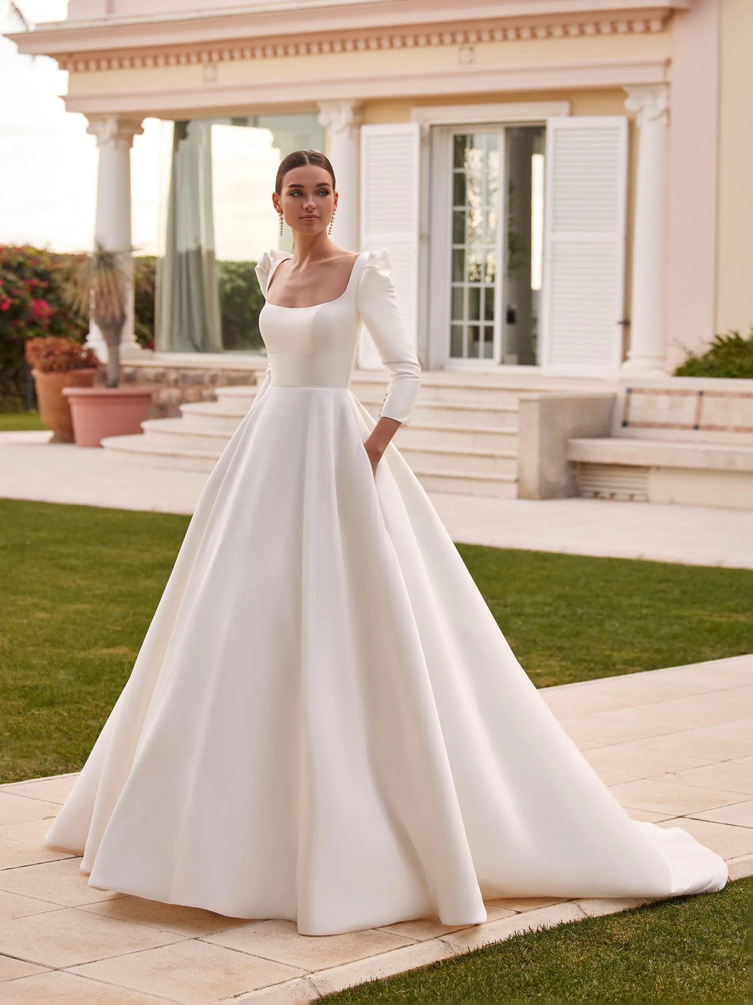 Simple A Line Wedding Dresses For Women Sexy Square Collar Backless Satin Formal Elegant Beach Party Bridal Gowns فستان الزفاف Satin