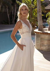 Soft Satin A-line Wedding Dresses Insertable Pocket V-Neck Sleeveless brautkleider glitzer Floor Length Custom Made