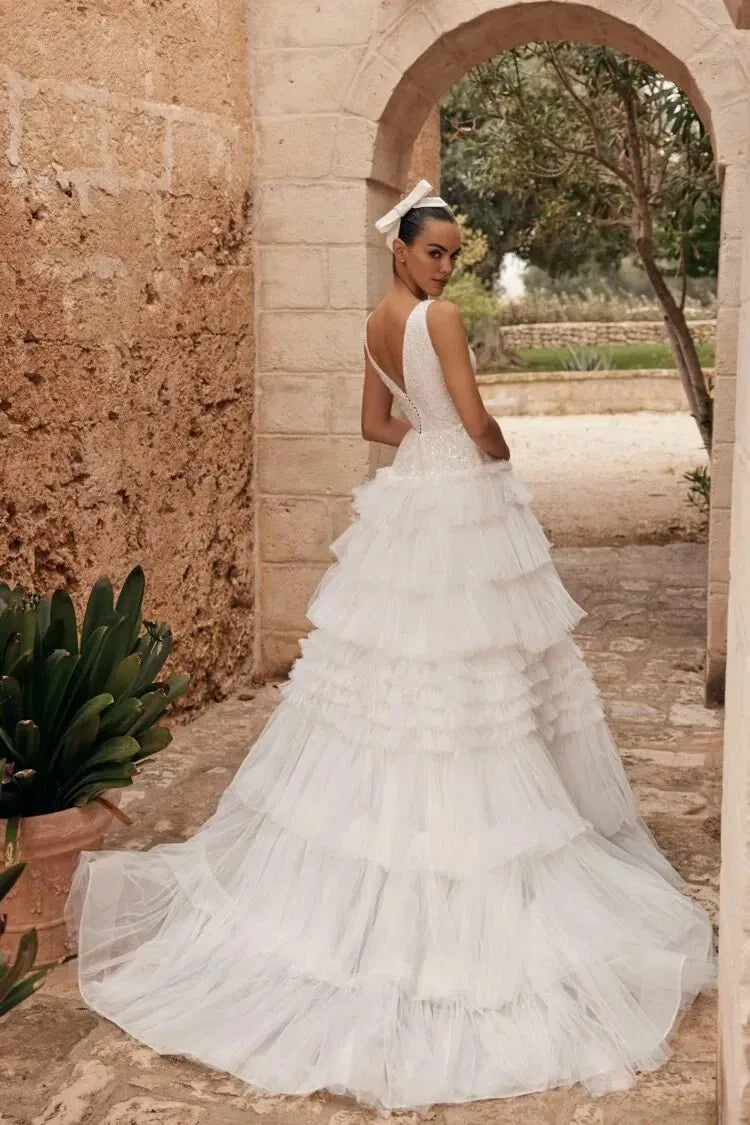 Elegant Puffy A-Line Wedding Dress – Strapless V-Neck Design with Glitter Embellishments and Natural Waistline for a Stunning Bridal Look