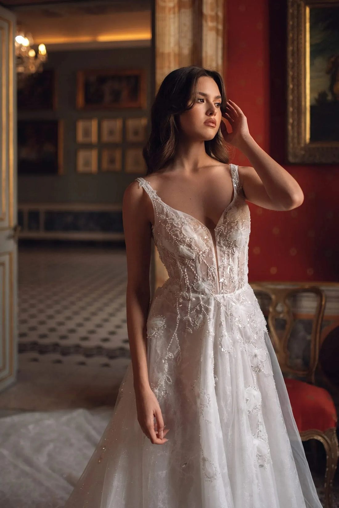 Breathtaking Wedding Dress with 3D Lace Bodice, Flowing Tulle Skirt & Glitter Mesh Details for a Glamorous and Sparkling Bridal Look