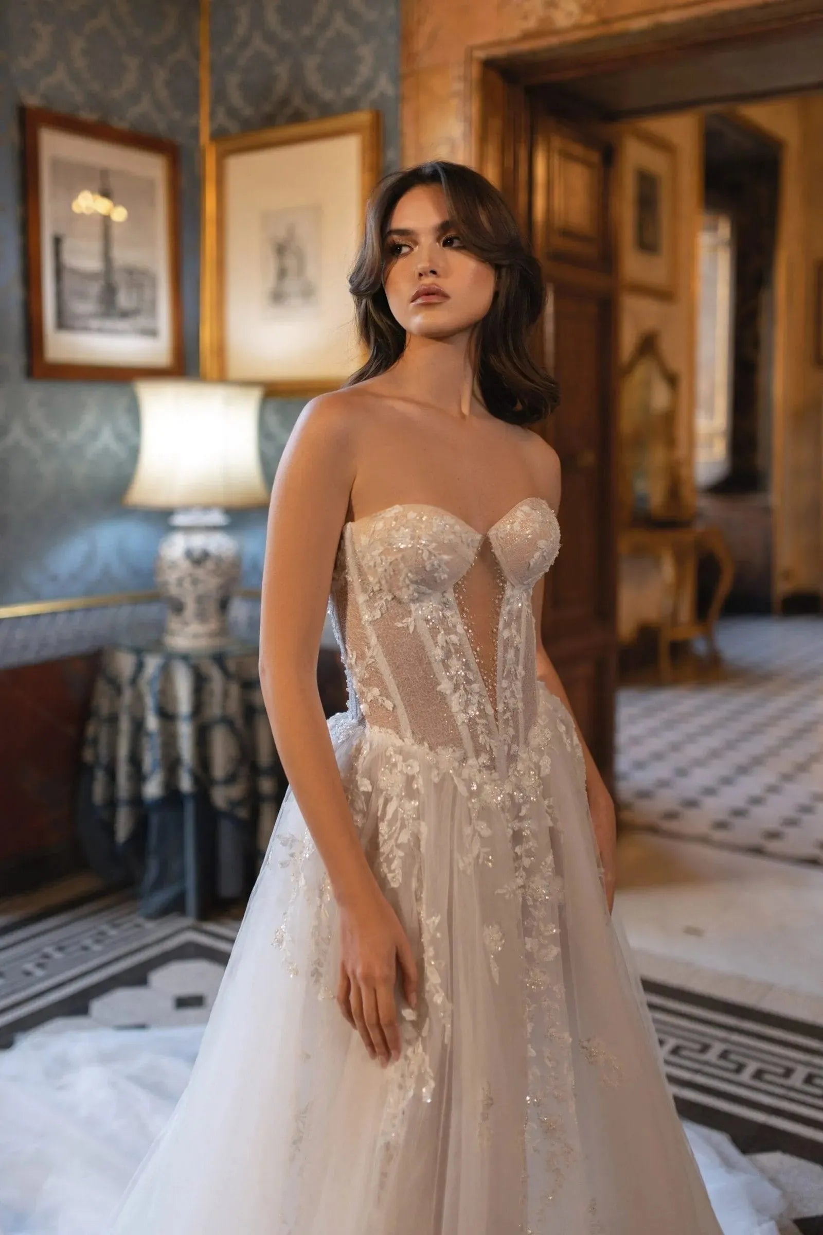 Enchanting Wedding Dress with Delicate Lace and Tulle Details for a Dreamy and Feminine Look