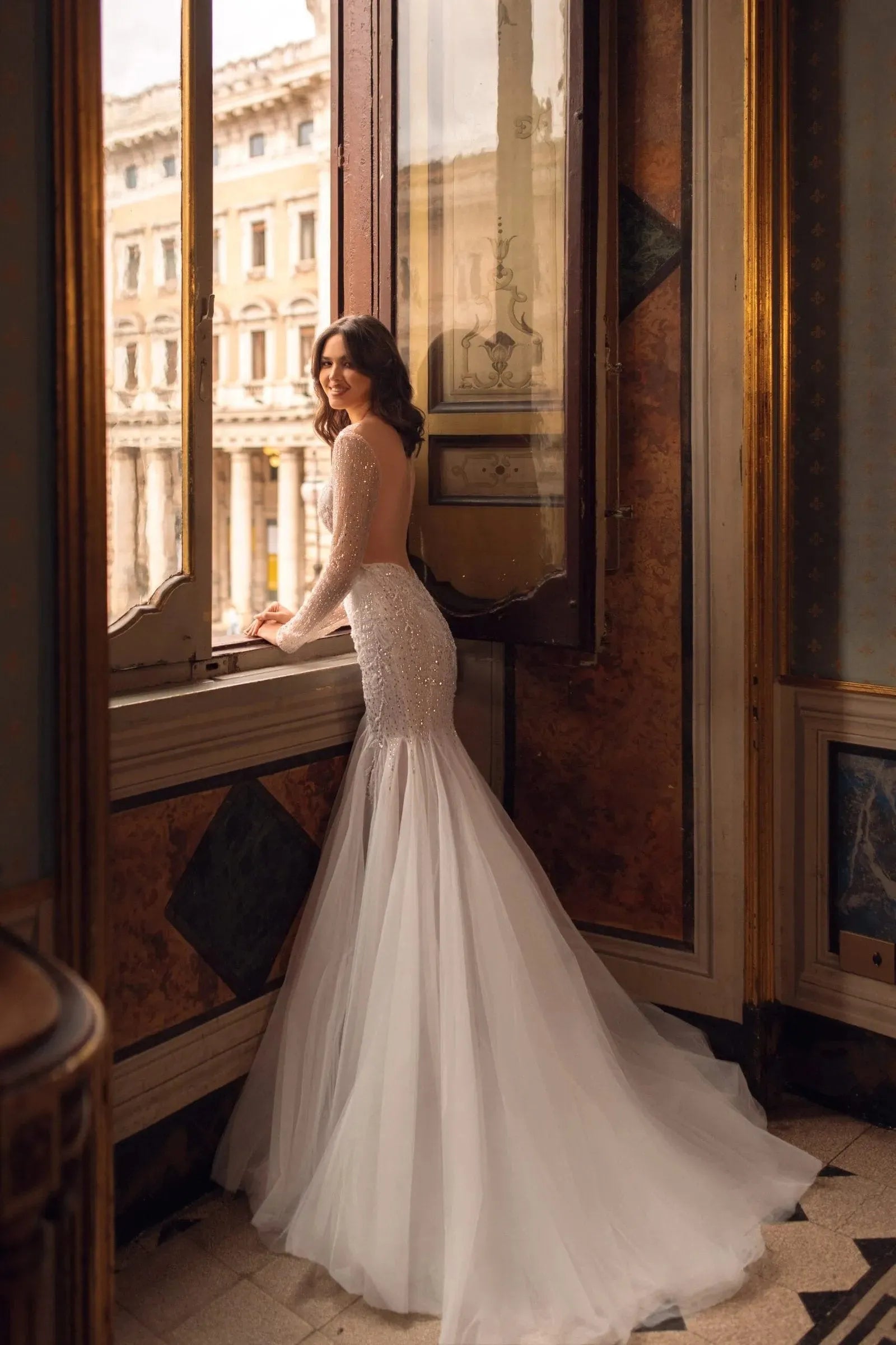 Stunning Mermaid Wedding Dress with Intricate Lace, 3D Flowers, Sequins, and Glitter for a Dazzling and Unforgettable Bridal Look